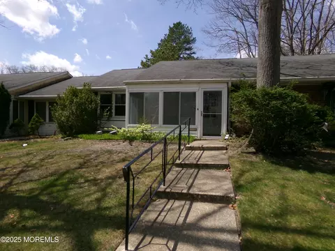 53 Cambridge Ct # E, Lakewood, NJ 08701
