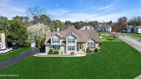 31 Woodview Dr, Howell, NJ 07731