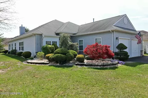 2 Tuscana Ct, Manchester, NJ 08759