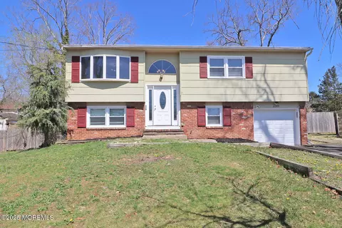 330 Dallas Dr, Toms River, NJ 08753