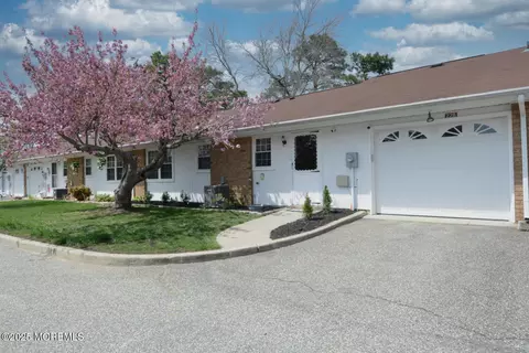 22 Edinburgh Ln # B, Manchester, NJ 08759