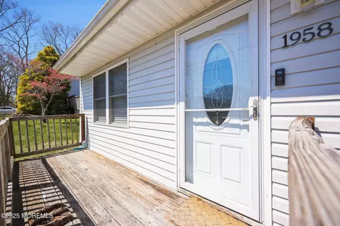 1958 Old St, Toms River, NJ 08753
