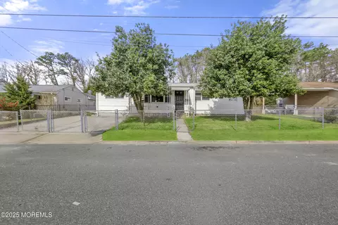 144 Belmont Dr, Toms River, NJ 08757