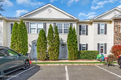 5 Aspen Ct, Lakewood, NJ 08701