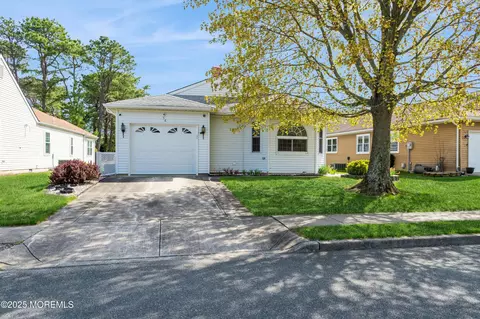58 Trent Dr, Toms River, NJ 08757