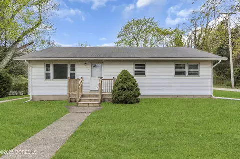 12 Bay Blvd, Bayville, NJ 08721