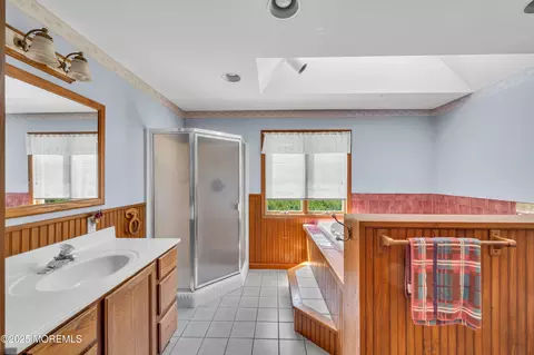 Bath - 7 Dock Ave, Waretown, NJ 08758 photo 2 of 3