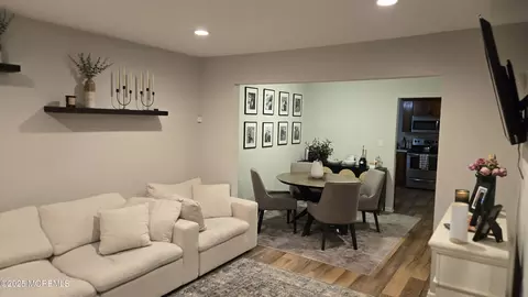 3 Primrose Ln, Brick, NJ 08724