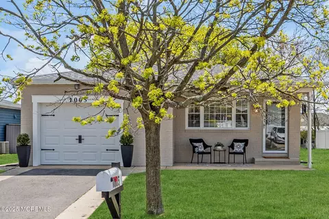 1005 Camino Real Ct, Toms River, NJ 08757