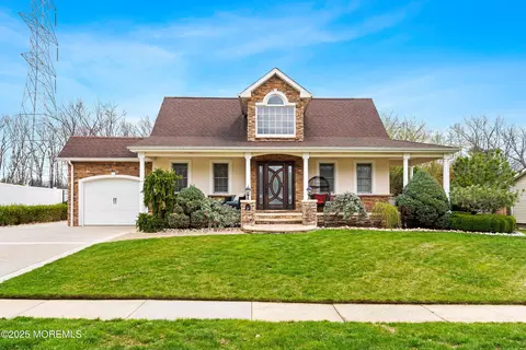 21 Drexel Dr, Jackson, NJ 08527