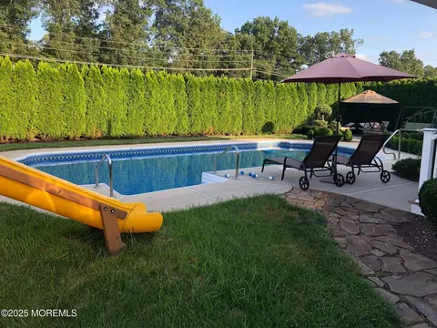 Exterior - 21 Drexel Dr, Jackson, NJ 08527 photo 7 of 10