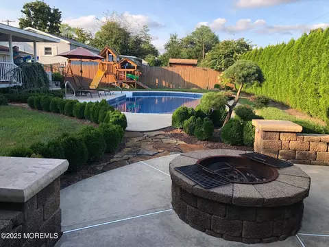Exterior - 21 Drexel Dr, Jackson, NJ 08527 photo 6 of 10