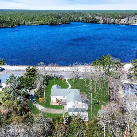 2425 Lake Dr, Forked River, NJ 08731