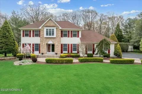3 Monarch Ln, Freehold, NJ 07728