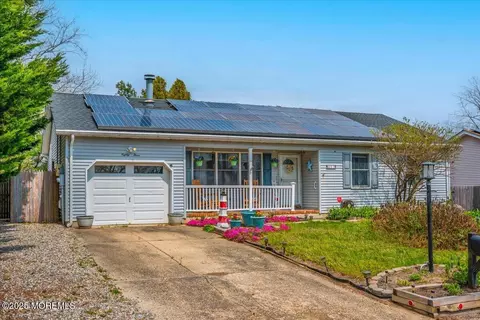 83 Oak Leaf Dr, Little Egg Harbor, NJ 08087