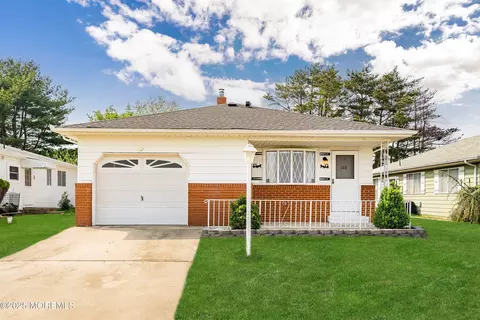 108 Bimini Dr, Toms River, NJ 08757