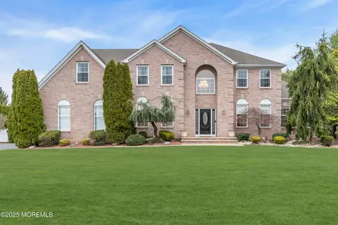 100 Manfre Ct, Freehold, NJ 07728