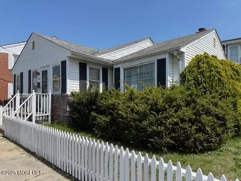 30 Central Ave, Ocean Grove, NJ 07756