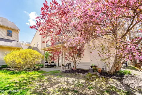 204 Begonia Ct, Jackson, NJ 08527