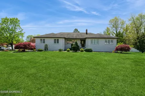 1 Princeton Dr, Manalapan, NJ 07726