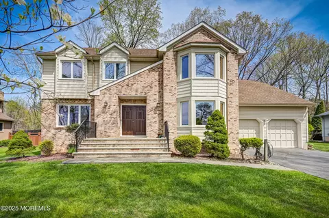 6 Cambridge Ct, Manalapan, NJ 07726