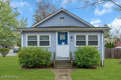892 Palmer Ave, Middletown, NJ 07748