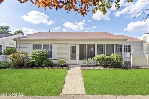 535 Warwick Ct #B, Manchester, NJ 08759