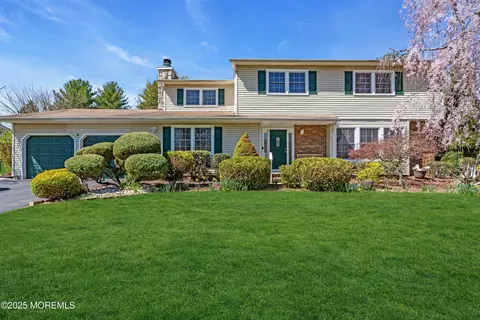 4 Chesley Ct, Morganville, NJ 07751