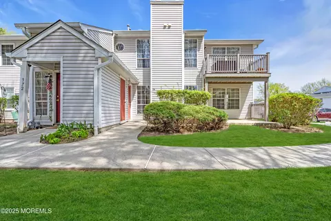 370 Mayfair Pl, Morganville, NJ 07751