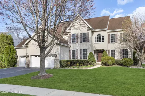 41 Hedgerow Ln, Manalapan, NJ 07726
