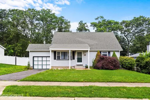 5 Pennsylvania Ave, Jackson, NJ 08527