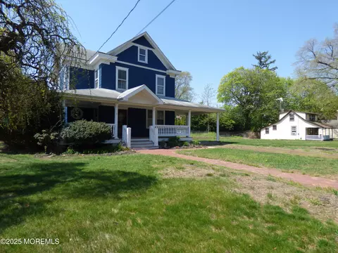 111 Lakeside Ave, Navesink, NJ 07752