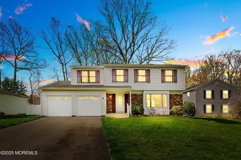 7 Hazelwood Ct, Howell, NJ 07731