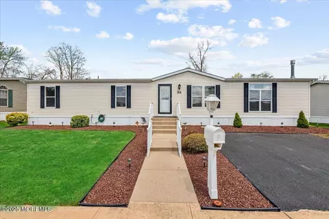 56 Silvermeade Dr, Freehold, NJ 07728