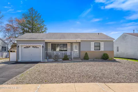 9 Gower Rd, Toms River, NJ 08757