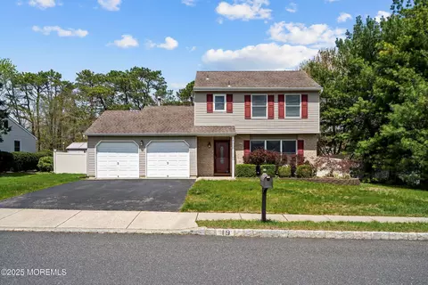 19 Partridge Ln, Howell, NJ 07731