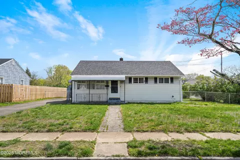 423 Lafayette Ave, Toms River, NJ 08753