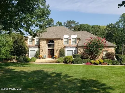 25 Wesley Ct, Eatontown, NJ 07724