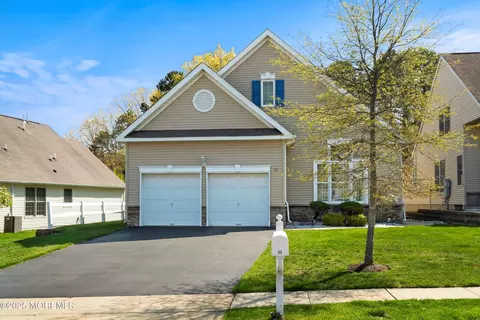 23 Boxwood Dr, Ocean, NJ 07712