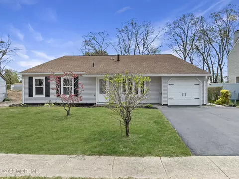 20 Sextant Dr, Barnegat, NJ 08005