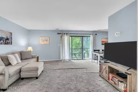 Living - 4 Amherst Ct, Matawan, NJ 07747 photo 2 of 2