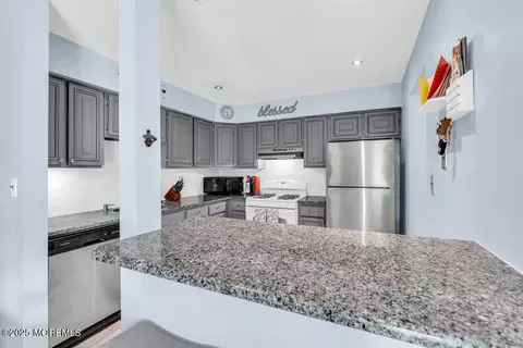 Kitchen - 4 Amherst Ct, Matawan, NJ 07747 photo 3 of 3
