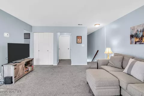 Entry Way - 4 Amherst Ct, Matawan, NJ 07747 photo 1 of 2