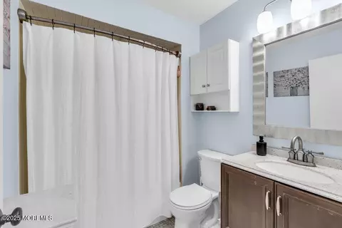 Bath - 4 Amherst Ct, Matawan, NJ 07747 photo 1 of 1