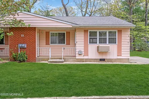 11 A Hawaii Way, Whiting, NJ 08759