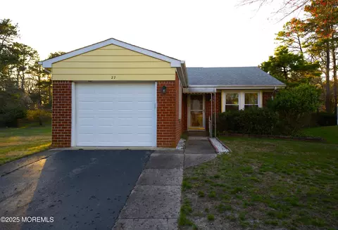 27 Moccasin Dr, Whiting, NJ 08759