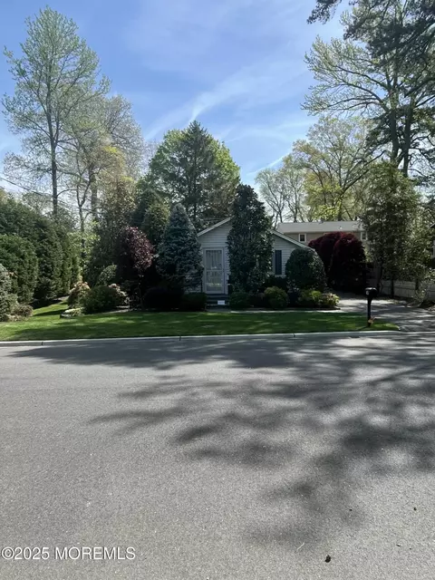 149 Chatham Ave, Oakhurst, NJ 07755