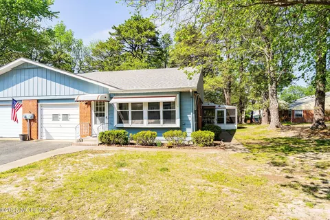 20 Lexington Dr #B, Whiting, NJ 08759
