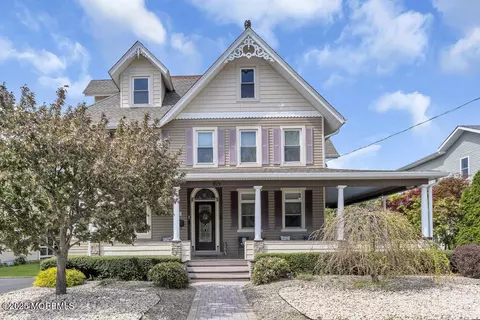 75 Elizabeth St, Keyport, NJ 07735