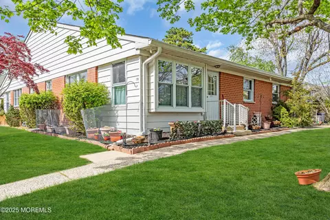 17 Salem Dr # B, Whiting, NJ 08759